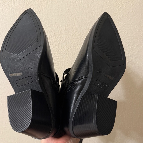 NWT Windsor Faux Leather Pointed Toe Buckle Boot Black Size 8 - Picture 5 of 5